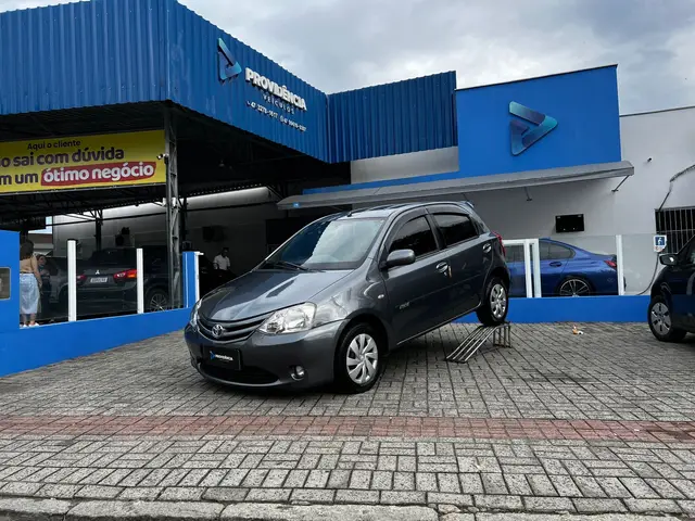 Carro Toyota Etios 2013 XS 1.3 (Flex)