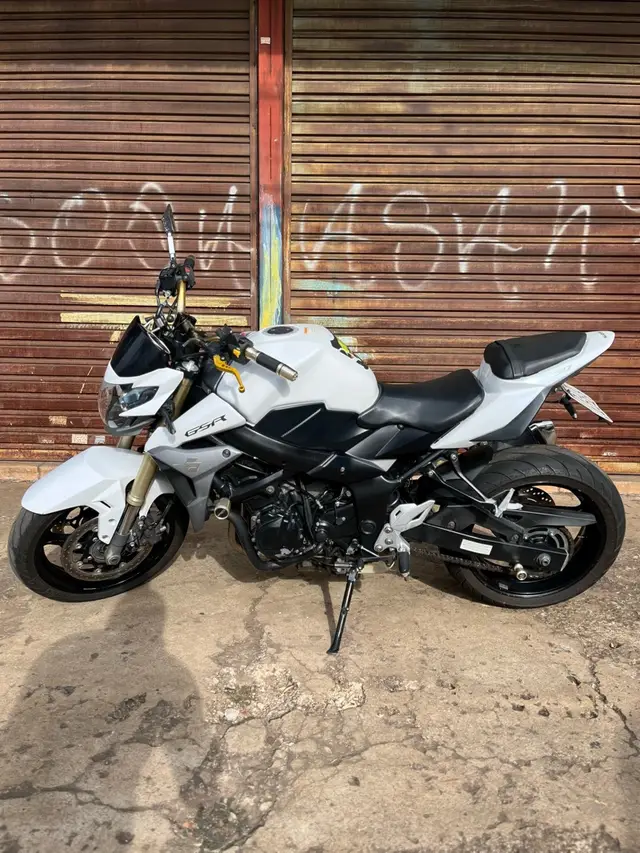 Carro Suzuki GSR 750 2015 GSR 750A