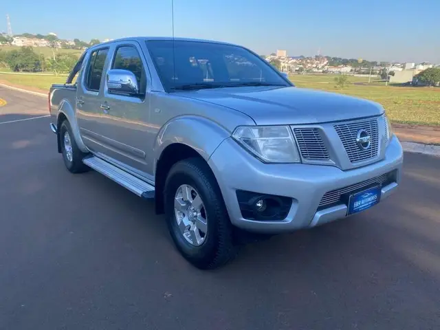 Carro Nissan Frontier 2014 2.5 TD CD 4x2 SV Attack