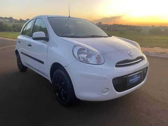 Carro Nissan March 2013 1.0 16V (Flex)