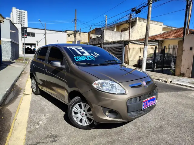 Carro Fiat Palio 2013 Attractive 1.0 8V (Flex)