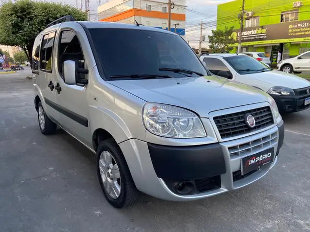 Carro Fiat Doblò 2017 Essence 1.8 7L (Flex)