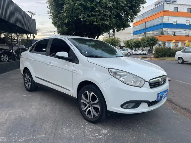 Carro Fiat Grand Siena 2015 Essence 1.6 16V (Flex)