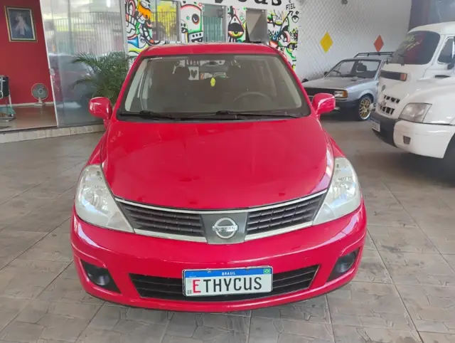 Carro Nissan Tiida 2008 S 1.8