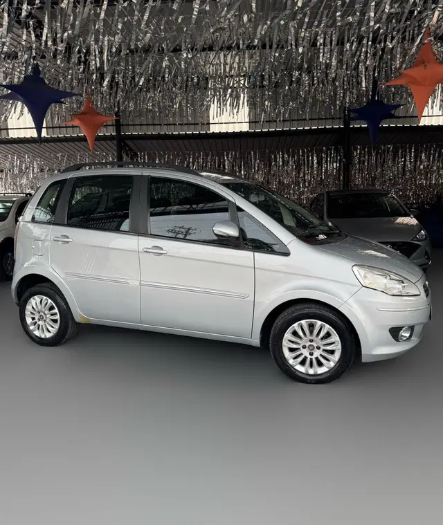 Carro Fiat Idea 2012 Attractive 1.4 8V (Flex)