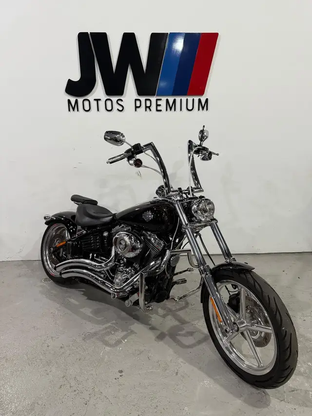 Carro Harley-Davidson Softail 2011 ROCKER/ ROCKER C 1584cc