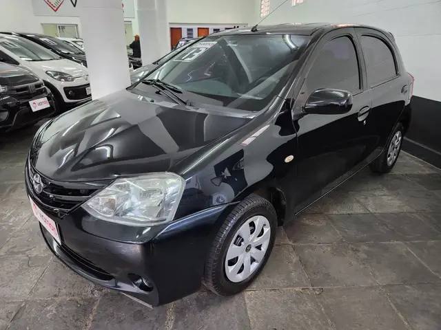 Carro Toyota Etios 2013 XS 1.3 (Flex)