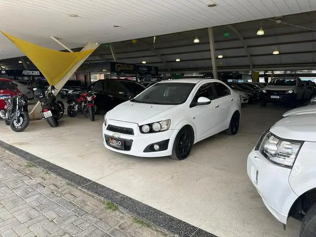 Carro Chevrolet Sonic Sedan 2012 LTZ