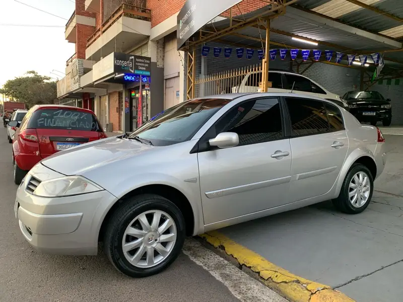 Renault Mégane Sedan Expression 1.6 16V (flex)