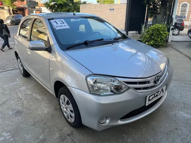 Carro Toyota Etios 2013 1.3 (Flex)