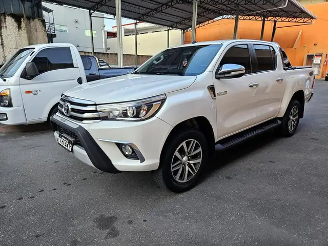 Carro Toyota Hilux Cabine Dupla 2017 Hilux 2.8 TDI SRX CD 4x4 (Aut)