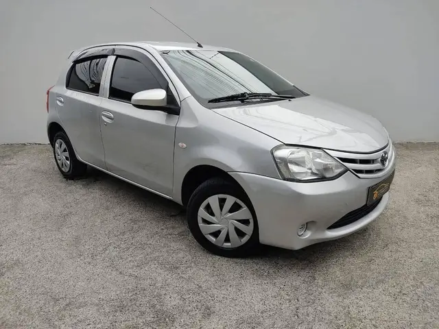 Carro Toyota Etios 2014 X 1.3 (Flex)