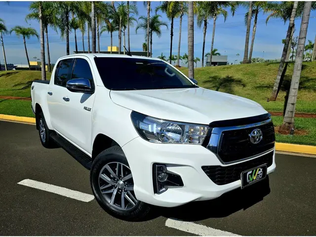 Carro Toyota Hilux Cabine Dupla 2020 Hilux 2.8 TDI SRV CD 4x4 (Aut)