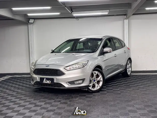 Carro Ford Focus Hatch 2016 SE Plus 2.0 PowerShift