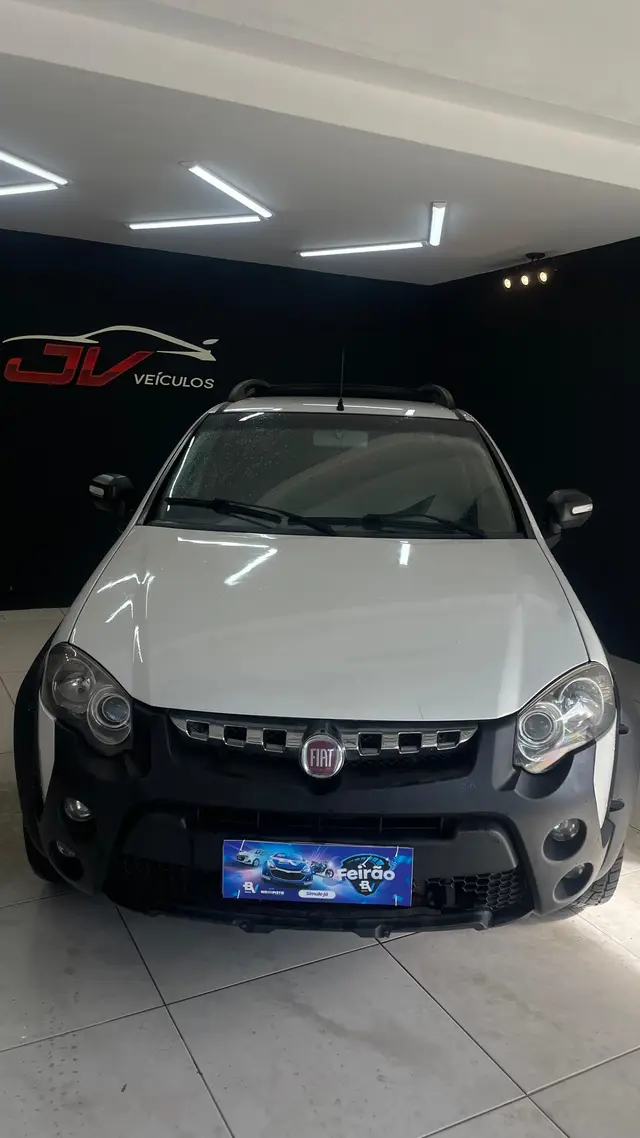 Carro Fiat Strada 2015 Adv.1.8 16V LOCKER Dualo. Flex CD
