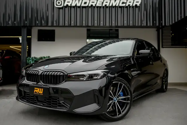 Carro BMW 330e 2023 M Sport 2.0 Turbo (Aut.) (Híb.)