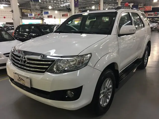 Carro Toyota Hilux SW4 2014 2.7 4x2 SR (Flex)