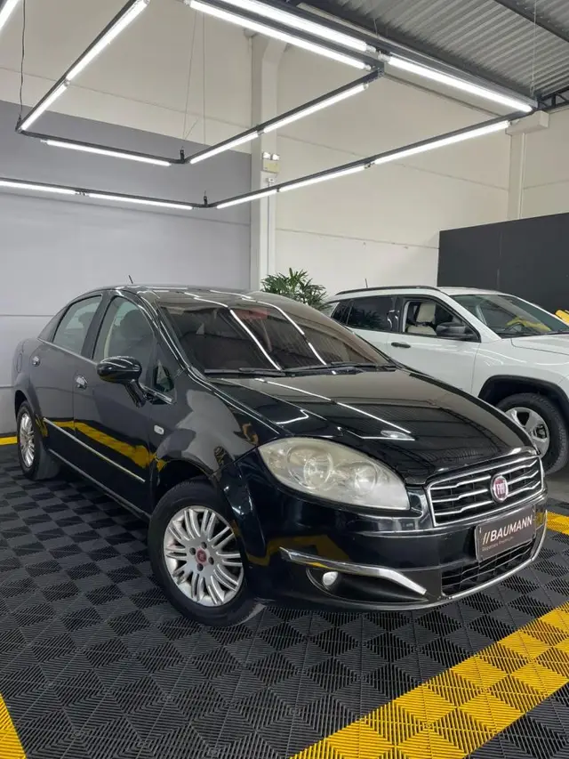 Carro Fiat Linea 2016 Essence 1.8 16V (Flex)