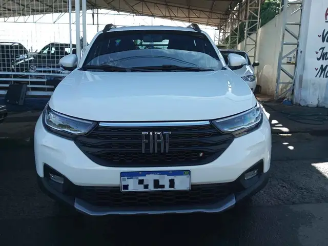 Carro Fiat Strada 2023 Volcano 1.3 CD (Flex)