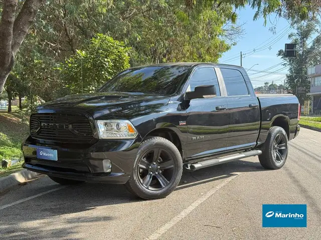 Carro RAM Classic 2022 Laramie Night Edition 5.7
