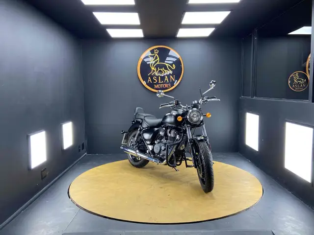 Carro Royal Enfield Meteor 350 2023 Stellar