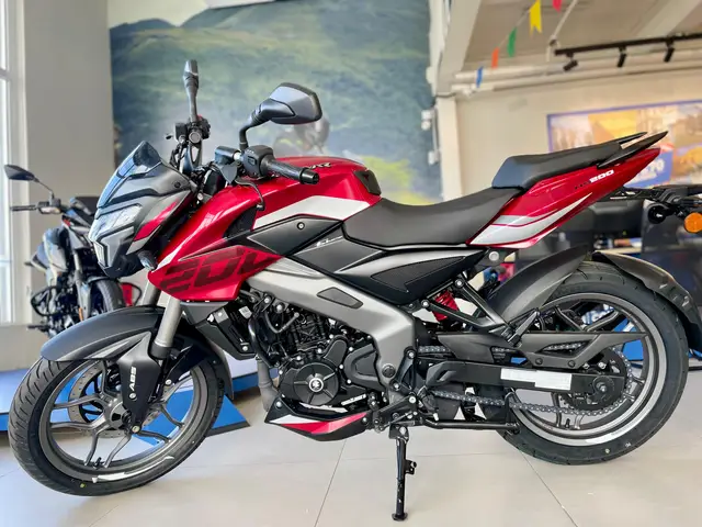 Moto Bajaj Dominar 200 2026 NS200