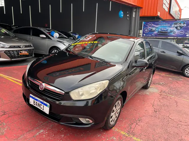 Carro Fiat Grand Siena 2013 Evo Attractive 1.4 8V (Flex)