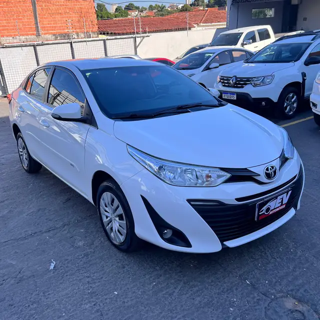 Carro Toyota Yaris Sedan 2022 1.5 XL Live CVT (Flex)