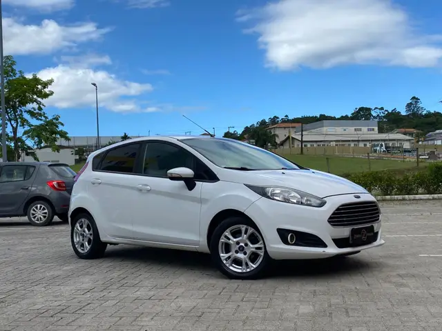 Carro Ford Fiesta Sedan 2017 SEL 1.6