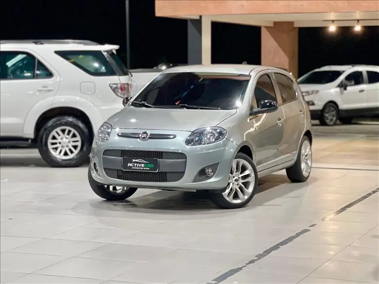Fiat Palio Attractive 1.0 8V (Flex)