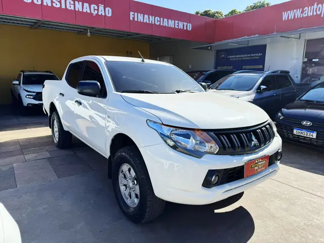 Carro Mitsubishi L200 Triton Sport 2022 GL 2.4 DID-H 4x4 (Aut)