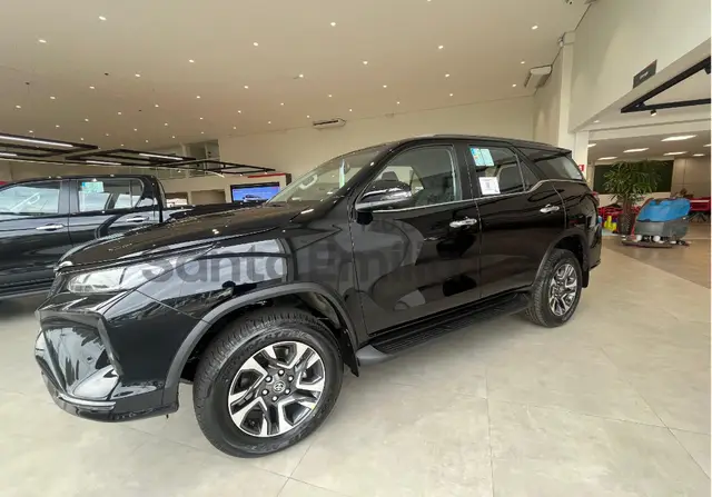 Carro Toyota SW4 2025 SRX Platinum 2.8 Turbodiesel 4x4 (Aut.) (7 Lugares)