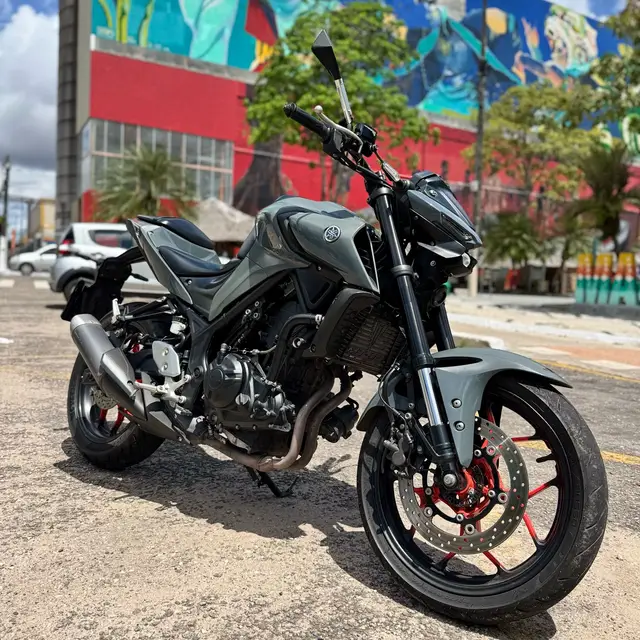 Carro Yamaha MT-03 2023 ABS