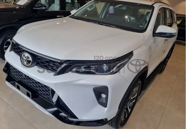Carro Toyota SW4 2025 SRX Platinum 2.8 Turbodiesel 4x4 (Aut.) (7 Lugares)