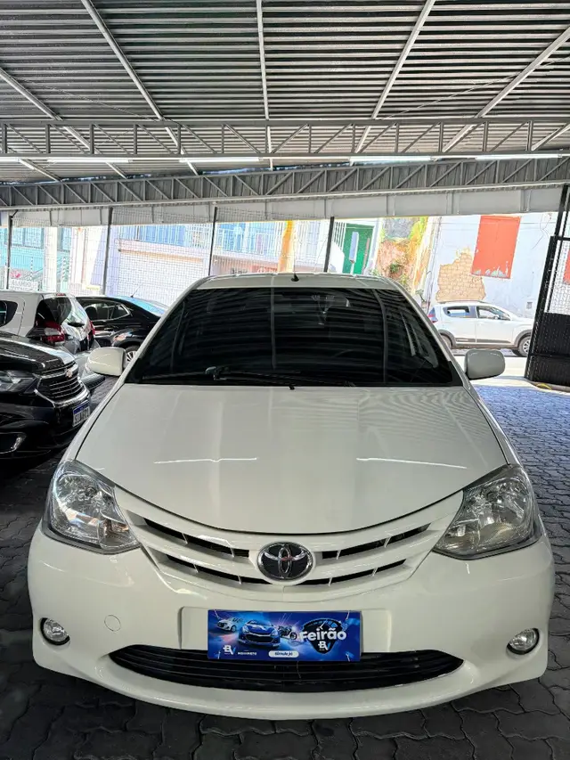 Carro Toyota Etios 2013 XS 1.3 (Flex)