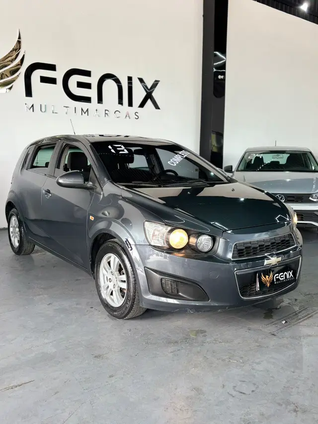 Carro Chevrolet Sonic 2013 Hatch LT