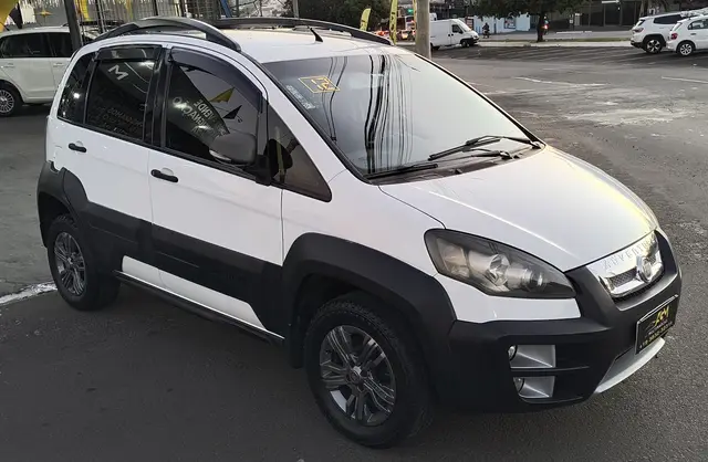 Carro Fiat Idea 2012 Adventure 1.8 16V E.TorQ (Flex)
