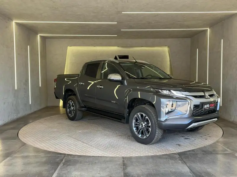 Mitsubishi L200 Triton Sport HPE-S 2.4 DID-H 4x4 (Aut)