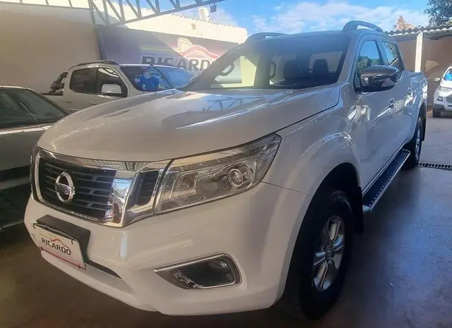 Carro Nissan Frontier 2018 2.3 TD CD LE 4x4 (Aut)