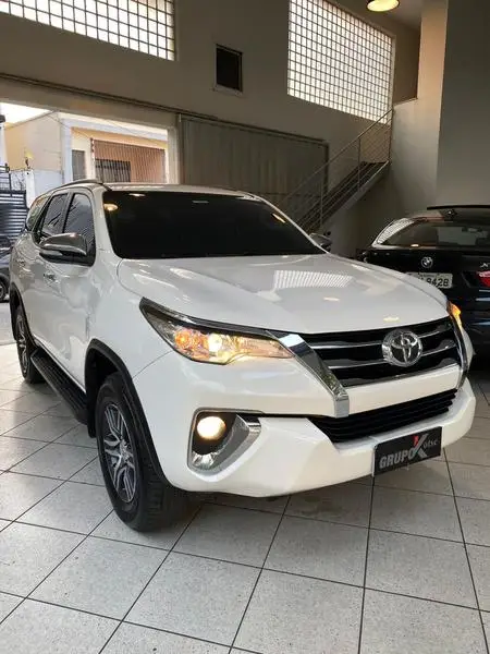 Carro Toyota SW4 2017 2.7 SR 5L 4x2 (Aut) (Flex)