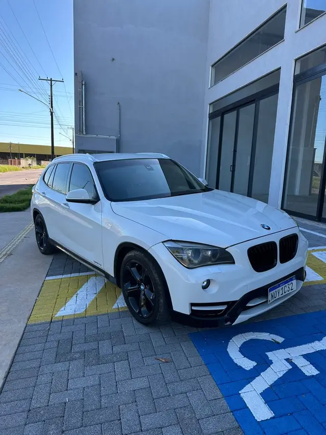 Carro BMW X1 2014 2.0 sDrive20i (Aut)