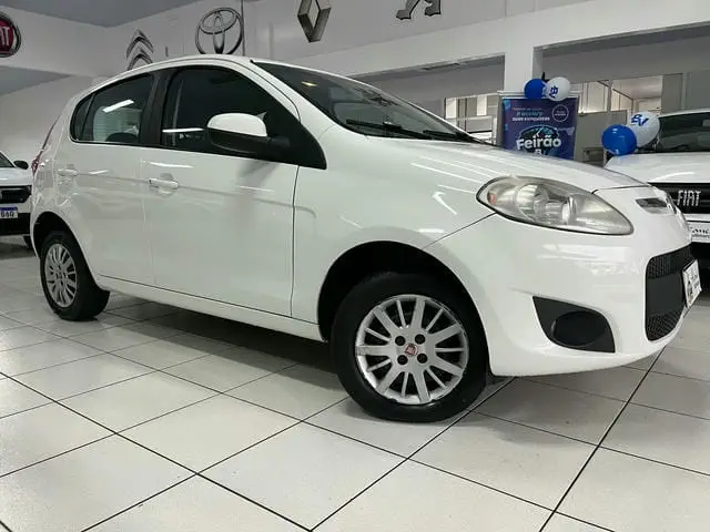 Carro Fiat Palio 2013 Attractive 1.4 8V (Flex)