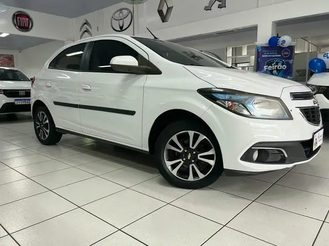 Carro Chevrolet Onix 2014 HATCH LTZ 1.4 8V FlexPower 5p Mec.