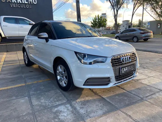 Carro Audi A1 2015 1.4 TFSI Sportback Attraction S Tronic