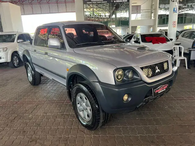 Carro Mitsubishi L200 Triton Outdoor 2011 L 200 Outdoor HPE 4x4 2.5 (cab. dupla)