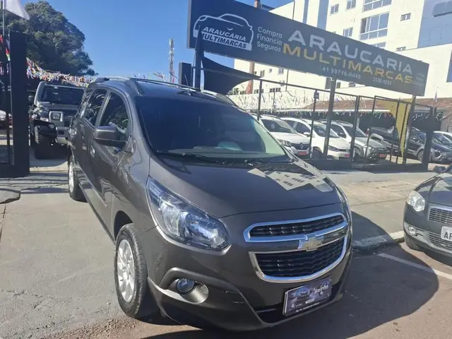 Carro Chevrolet Spin 2015 Activ 1.8 (Flex)