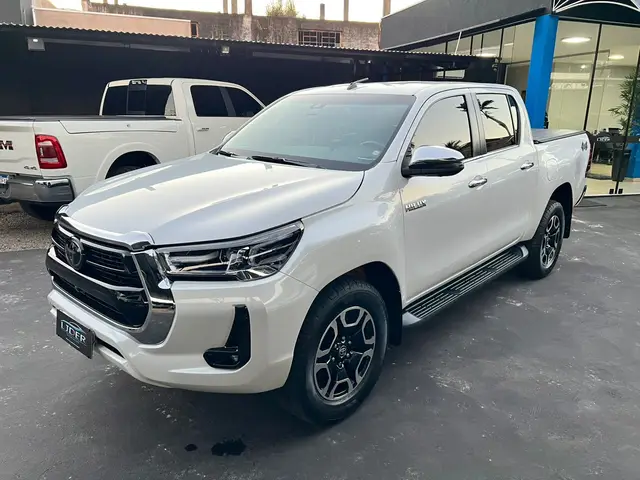 Carro Toyota Hilux Cabine Dupla 2024 SRX 4x4 2.8 Diesel