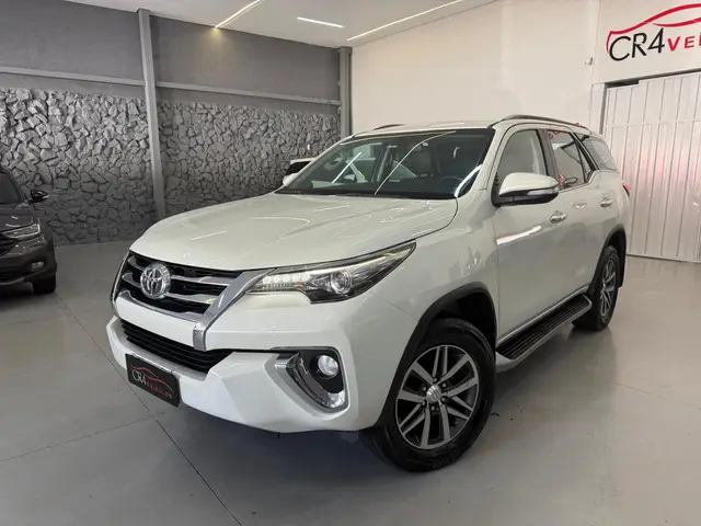 Carro Toyota SW4 2017 2.8 TDI SRX 5L 4x4 (Aut)