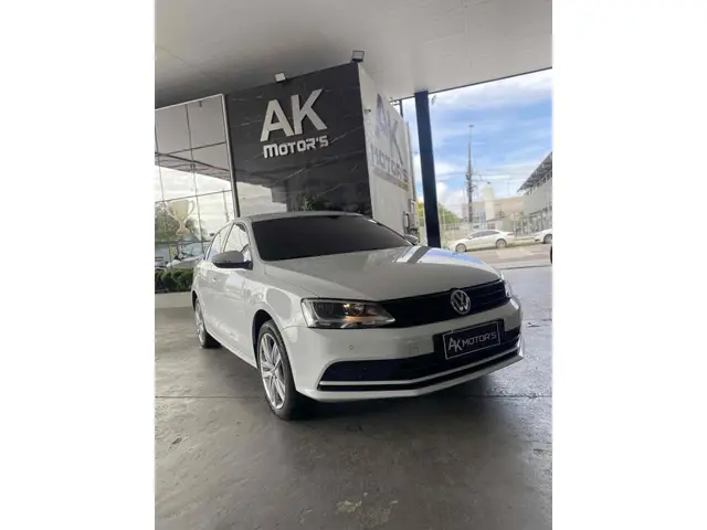 Carro Volkswagen Jetta 2016 2.0 Trendline Tiptronic (Flex)