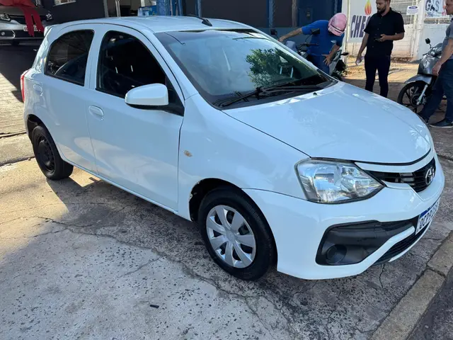 Carro Toyota Etios 2018 X 1.3 (Flex)